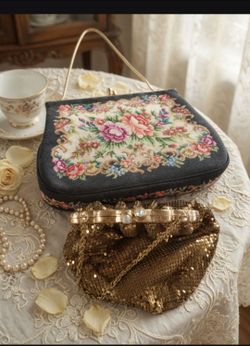 These two vintage purses make such a charming pair