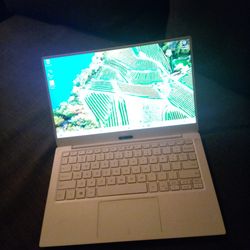 Laptop DELL XPS 13" TOUCHSCREEN INTEL i7  8gb Ram  256ssd Windows 11 LIKE NEW And Charger  INCLUDED