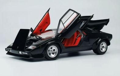 Lamborghini Countach 1:18 Scale Diecast Model