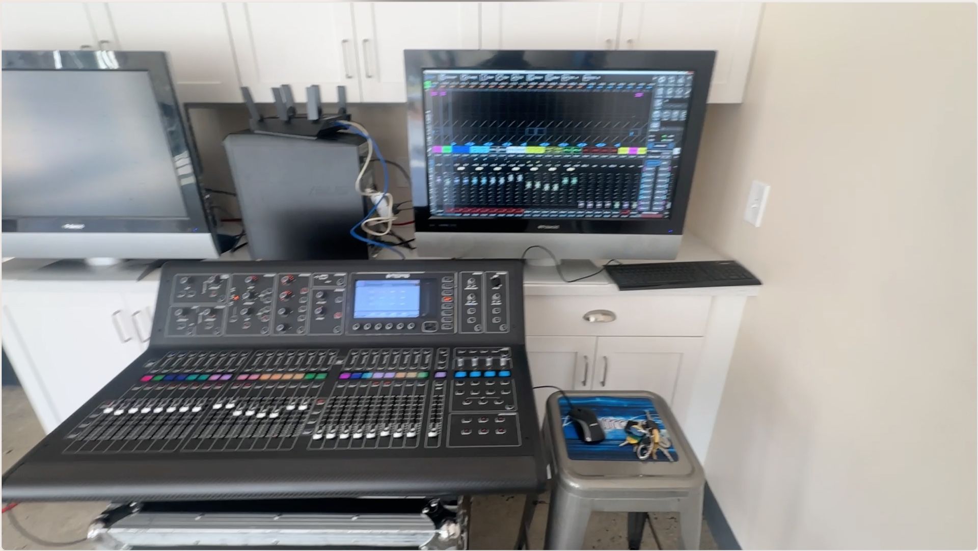 Midas M32 Digital Console for Live and Studio with 40 Input Channels w/Road Case