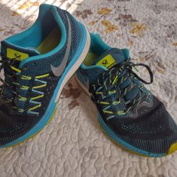 Men's Size 11 Nike Zoom Vomero 10 Athletic Shoes 👟