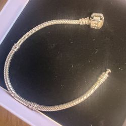 Small Pandora bracelet 