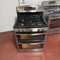 GE 5-burner gas stove with double oven in perfect working condition. Delivery and installation available with a 3-month warranty.