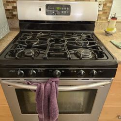 Frigidaire Gas Stove, Black