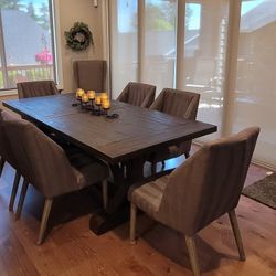 Urban Interiors Dining Table And Chairs