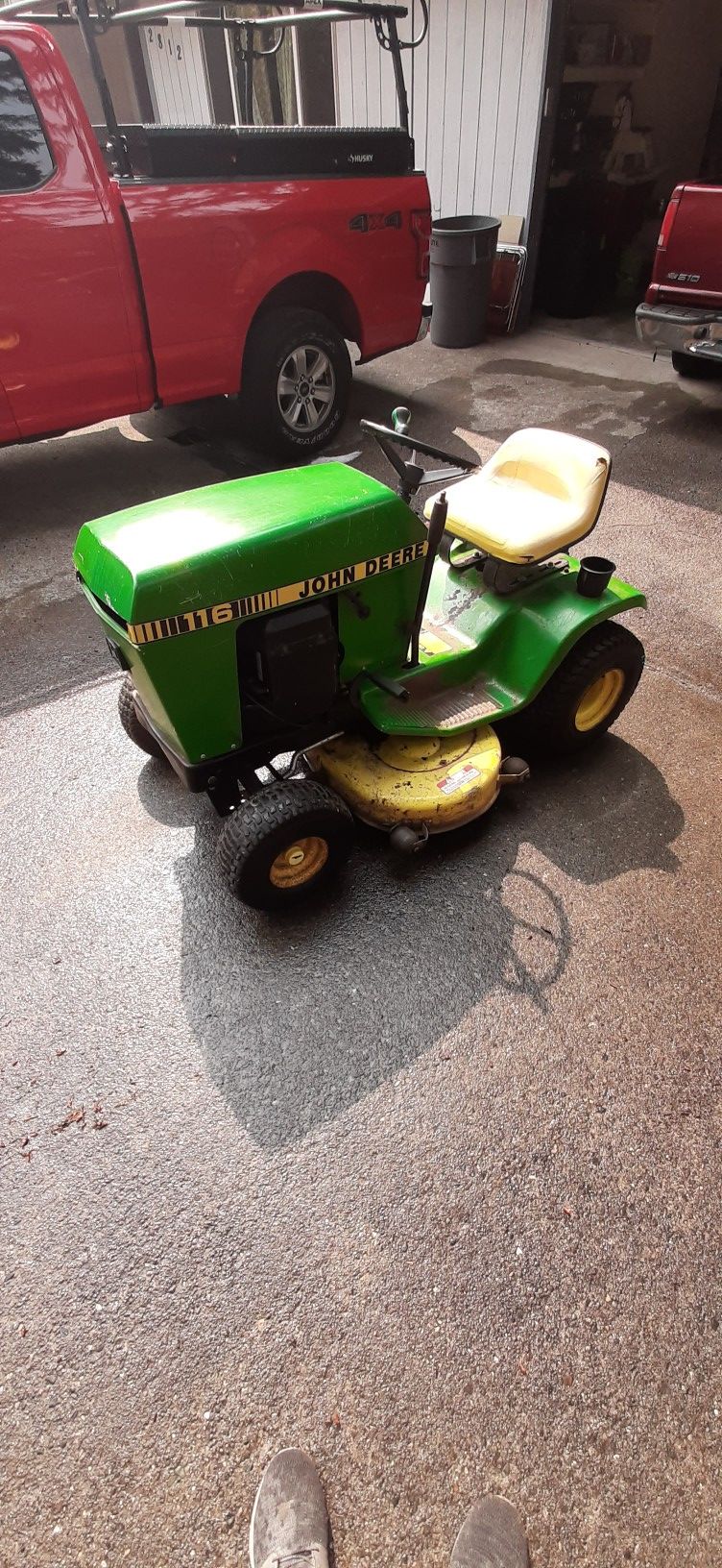 1984 John Deere 116 lawn tractor