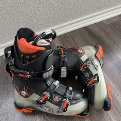 Salomon Quest 90 Ski Boots
