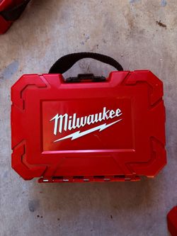 Milwaukee 8 pc hole saw kit
