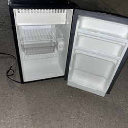 magic chef mini fridge