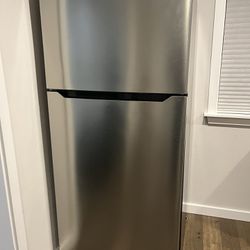 Insignia Refrigerator Stainless Steel