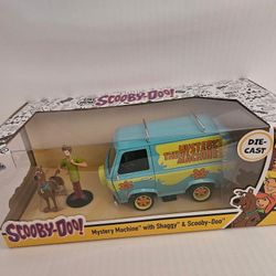 Scooby-Doo Mystery Machine with Scooby and Shaggy Figures 1:24 Die-Cast Metal Vehicle