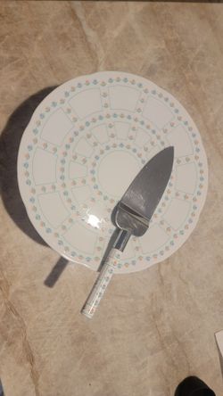 Quaint Cake Dish & Server