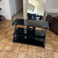 Glass shelf tv-stand