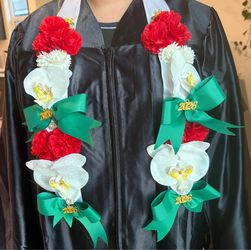 Floral graduation lei