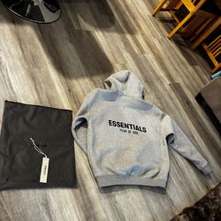 M grey essentials pull over