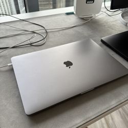 MacBook Pro (16-inch, 2024