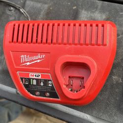 Milwaukee 12V charger 