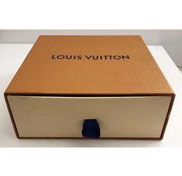 Louis Vuitton Wallet Gift Box And Dustbag for Sale in Carmel, IN - OfferUp