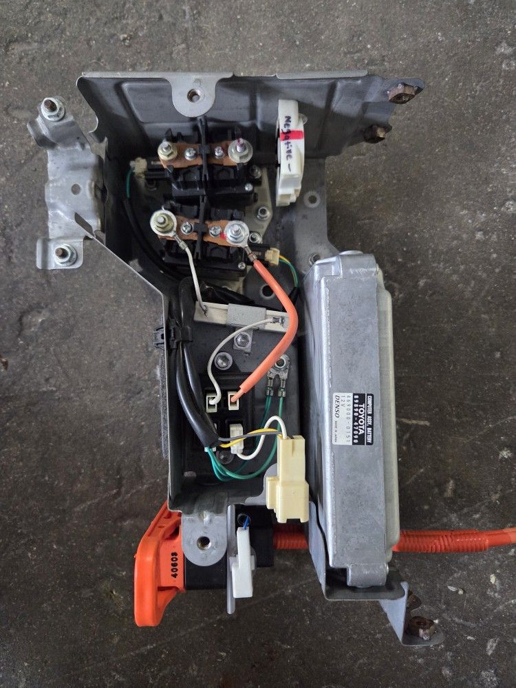 04-09 TOYOTA PRIUS HYBRID BATTERY ECU RELAY VOLTAGE SENSOR MET.