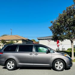 Toyota Sienna LE 2015