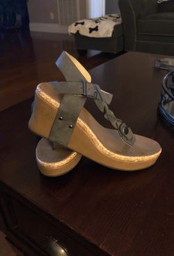 Women’s wedge sandals