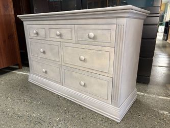 SORELLE Providence Stone Grey 7-Drawer Low Dresser