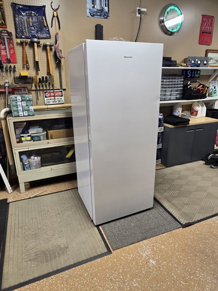 NEW Hisense 13.6cu ft Upright Freezer, won't cool