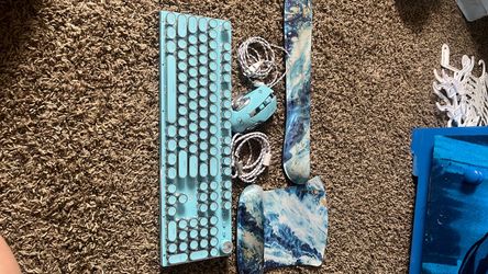 Typewriter keyboard and mouse