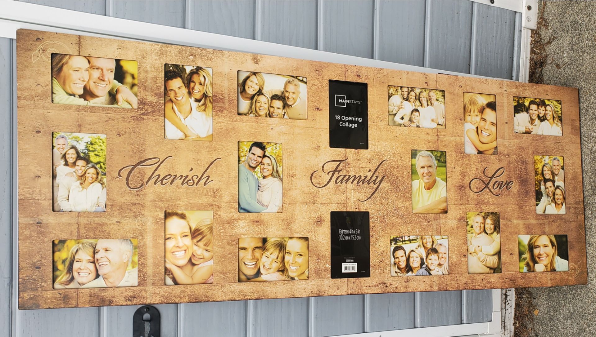Picture Frame holds 18 4×6 photos