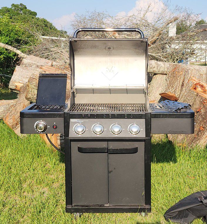 PRO SERIES 4 BURNER GRILL WITH COVER AND TANK