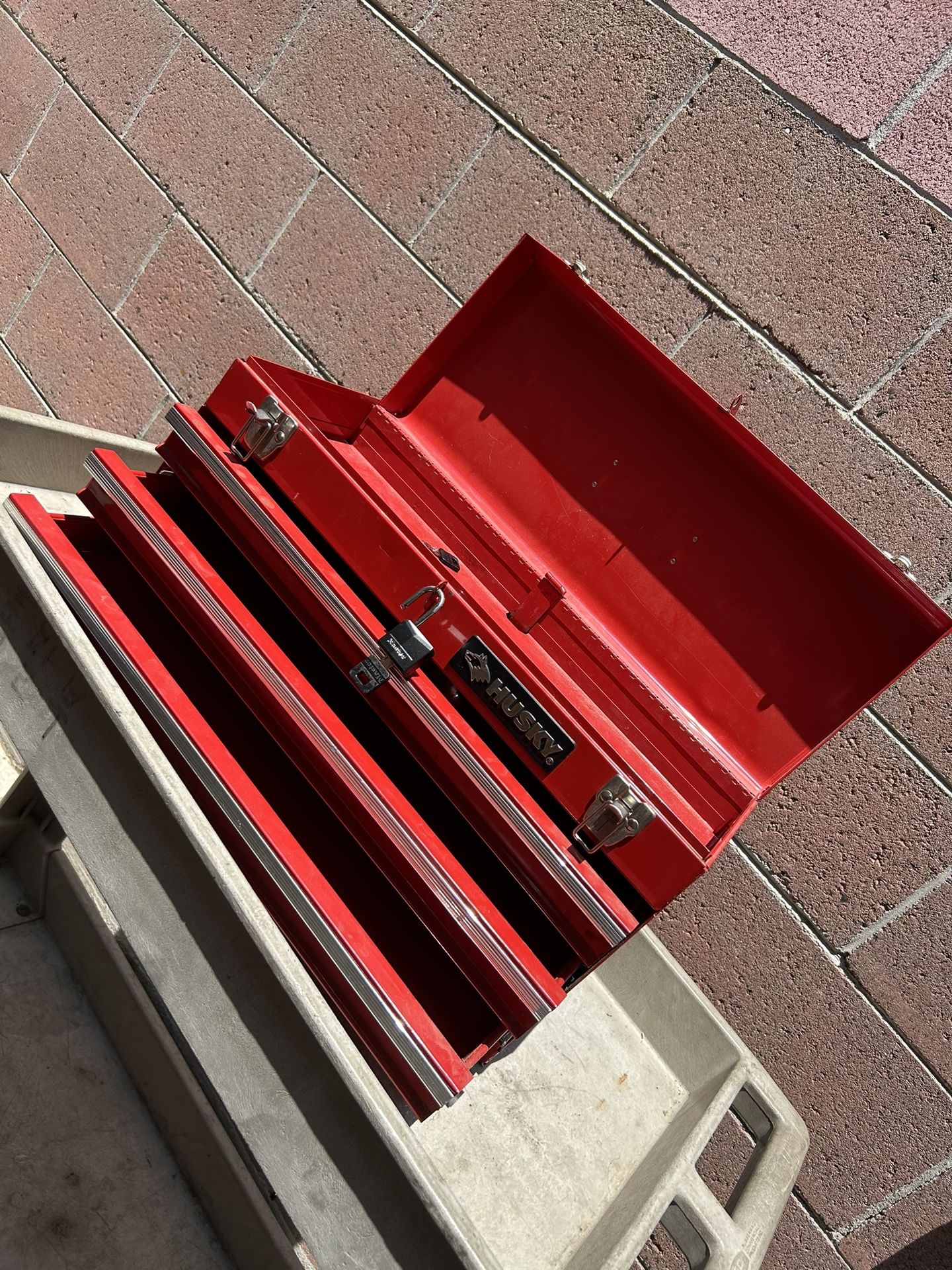Husky Metal Tool Box With Key 🔐 20”x10”x8”