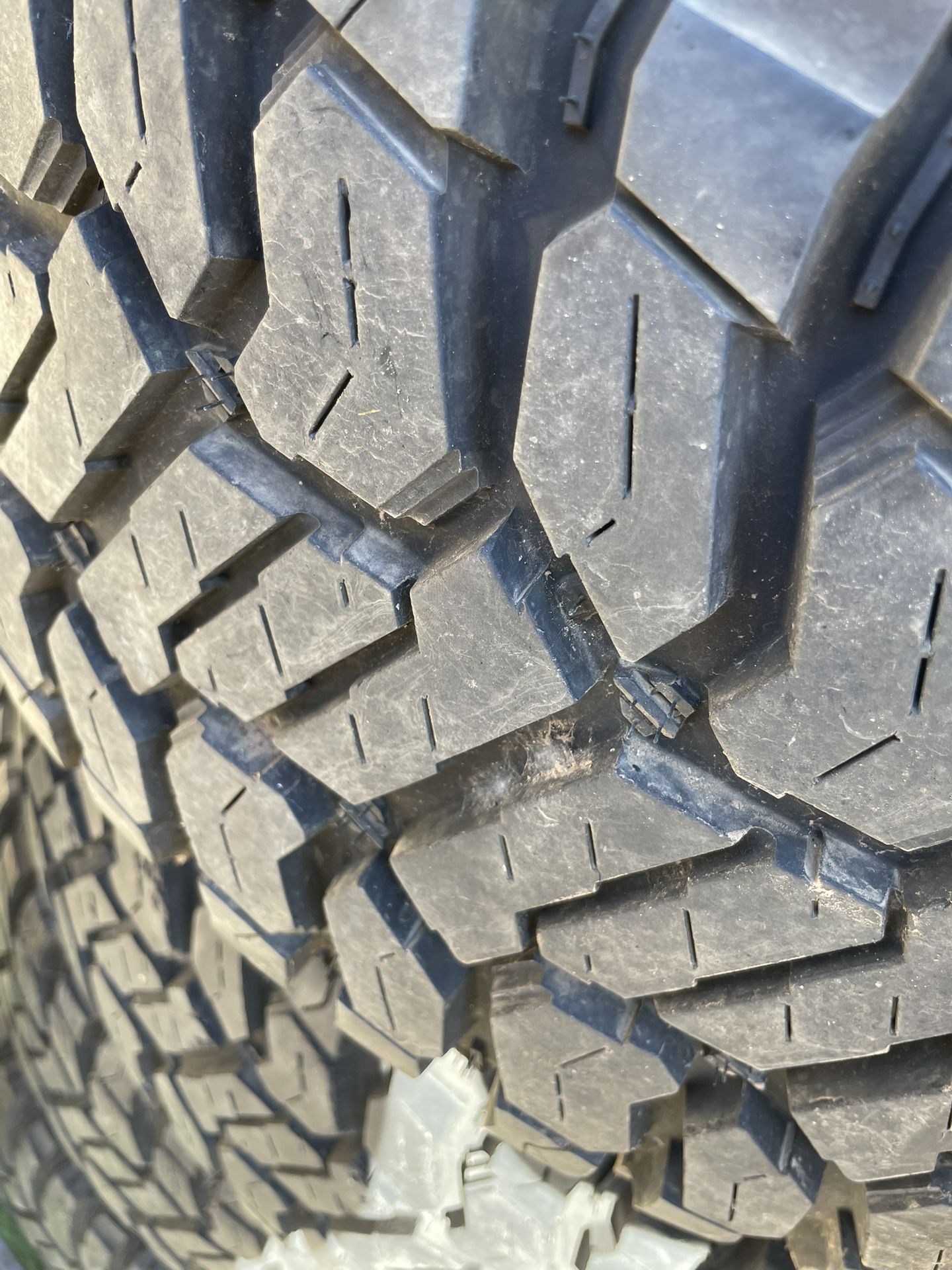 37/12.50/20 Radar Renegade R/t