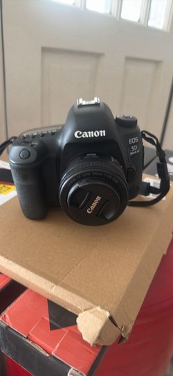 Cannon EOS 5D mk4 w/2 lenses, 4 bats,mics, photo reflect..