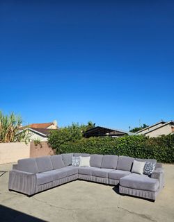 Large U-Shape Sectional Sofa 💥 Free Delivery 💥