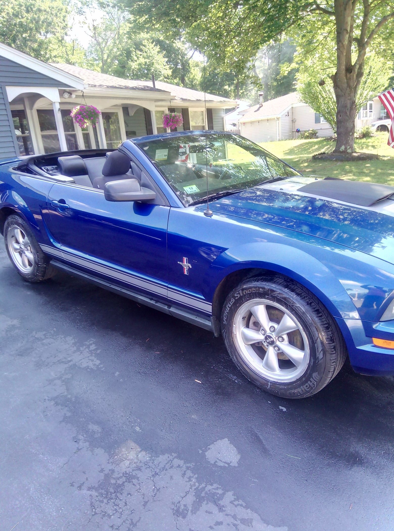 2007 Mustang Delux Convertable must sell