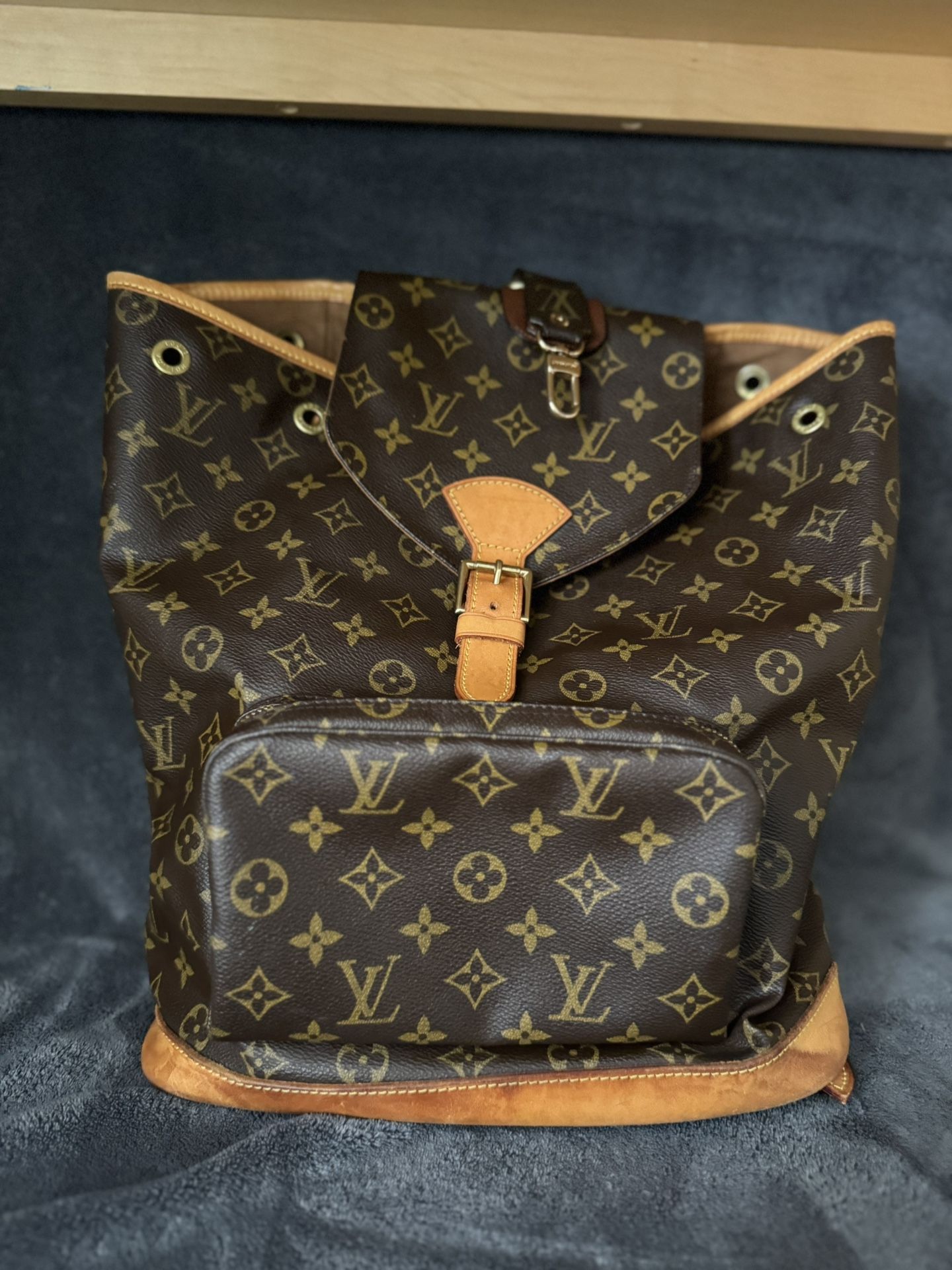 ✨Authentic Louis Vuitton Montsouris GM BackPack✨