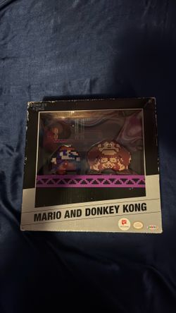 Retro Mario and Donkey Kong Figure