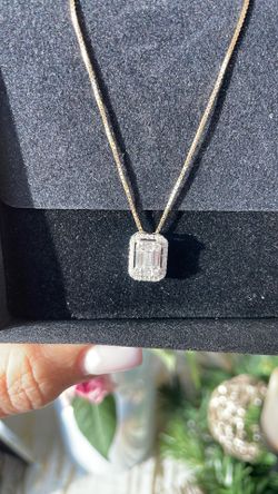 Yellow Gold Necklace With Diamond Pendant 
