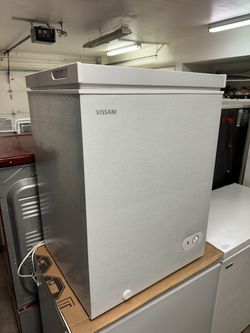 New Vissani Freezer 5.0 cu ft (1 Month Warranty)