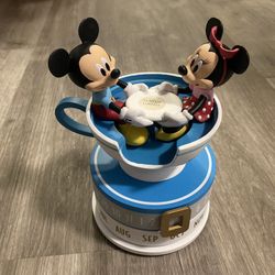 Walt Disney World 50th Anniversary Mickey and Minnie Teacup Perpetual Calendar With Motion