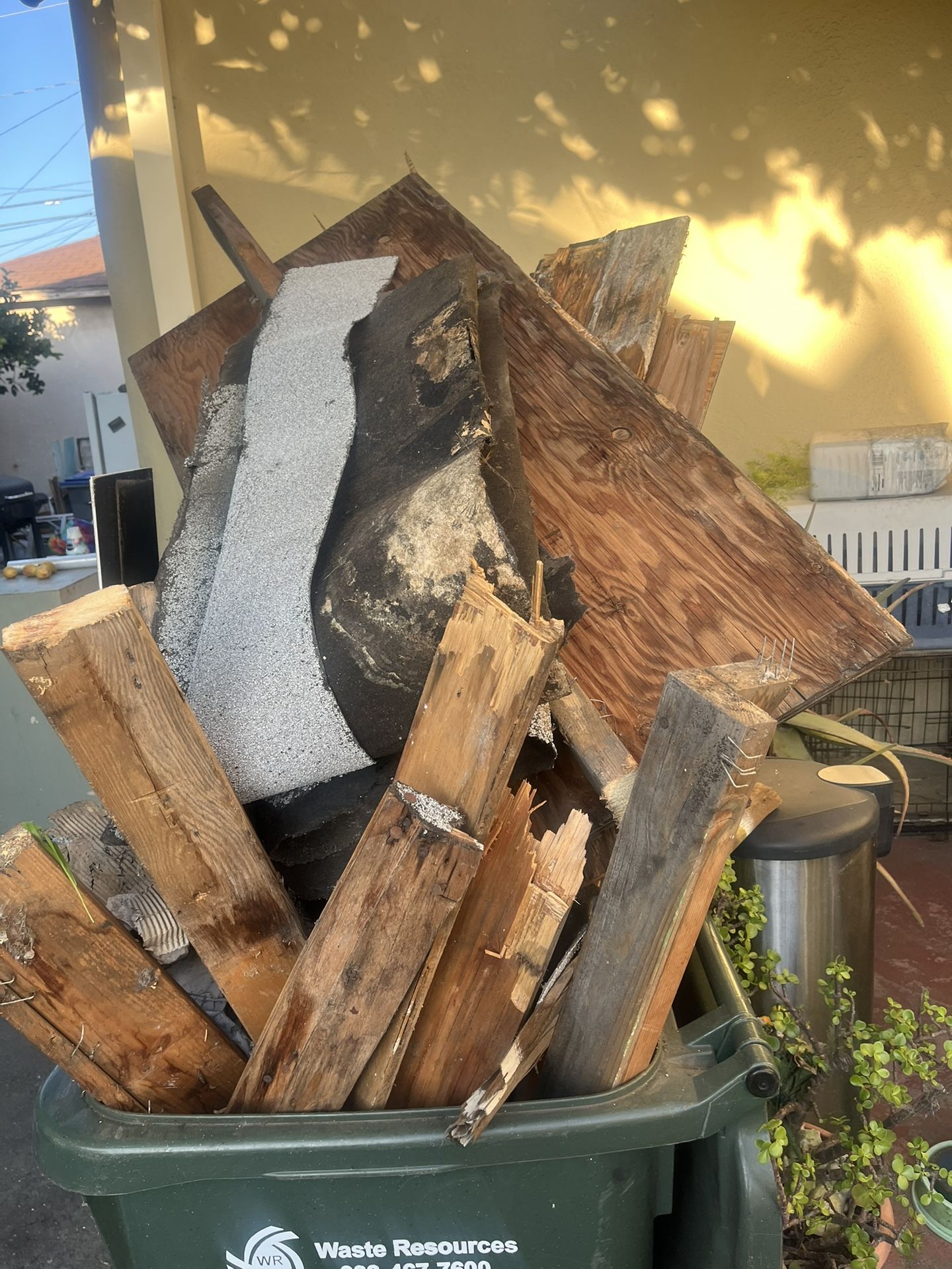 Free Wood Leaving 12/22/2025 6am