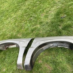 Pair Of Fenders Came Off 2002 Cadillac Escalade Ext