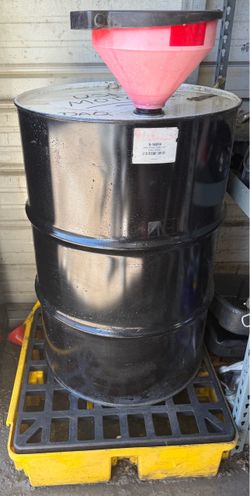 Uline oil 55 gallon drum with spill pallet