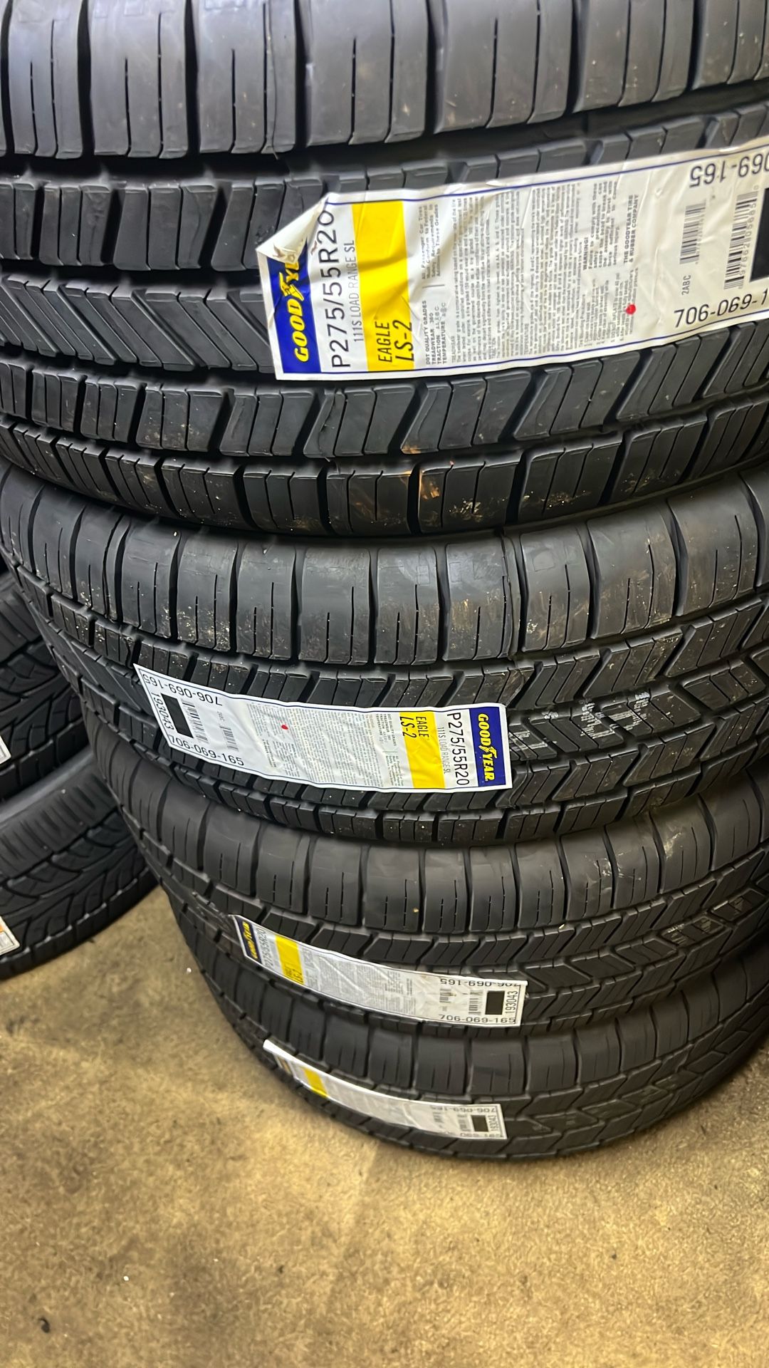 275/55/20 Goodyear Eagle LS2