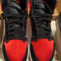 Size 3Y Jordan 1 Retro High OG “Satin Bred”