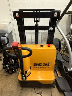 Eletric Pallet stacking trucks