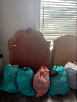 10.00$ EACH BAG, 40 pieces, of clothes in each, mixed women, men, kids, GUC