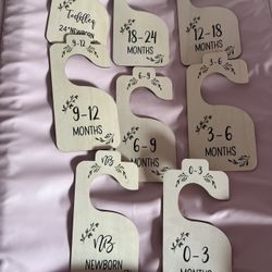 Wooden Baby Closet Dividers – Newborn to 24 Months (Set of 8)