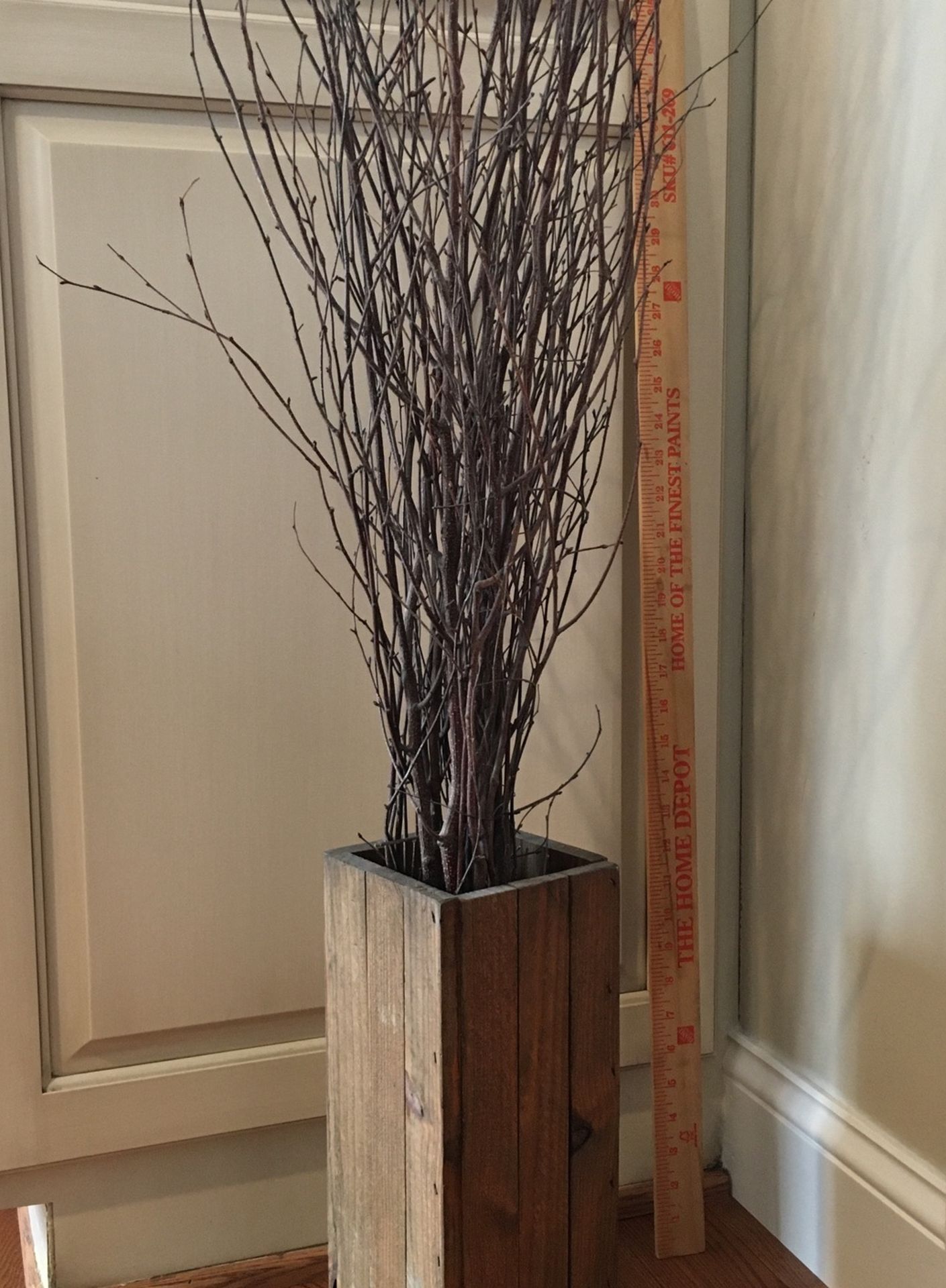 Wood Base With Thin Sticks Decoration