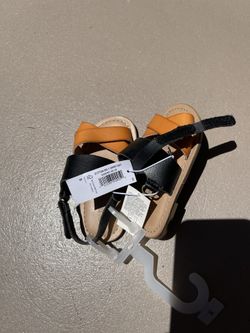 New Toddler Girl Old Navy Sandals Size 5